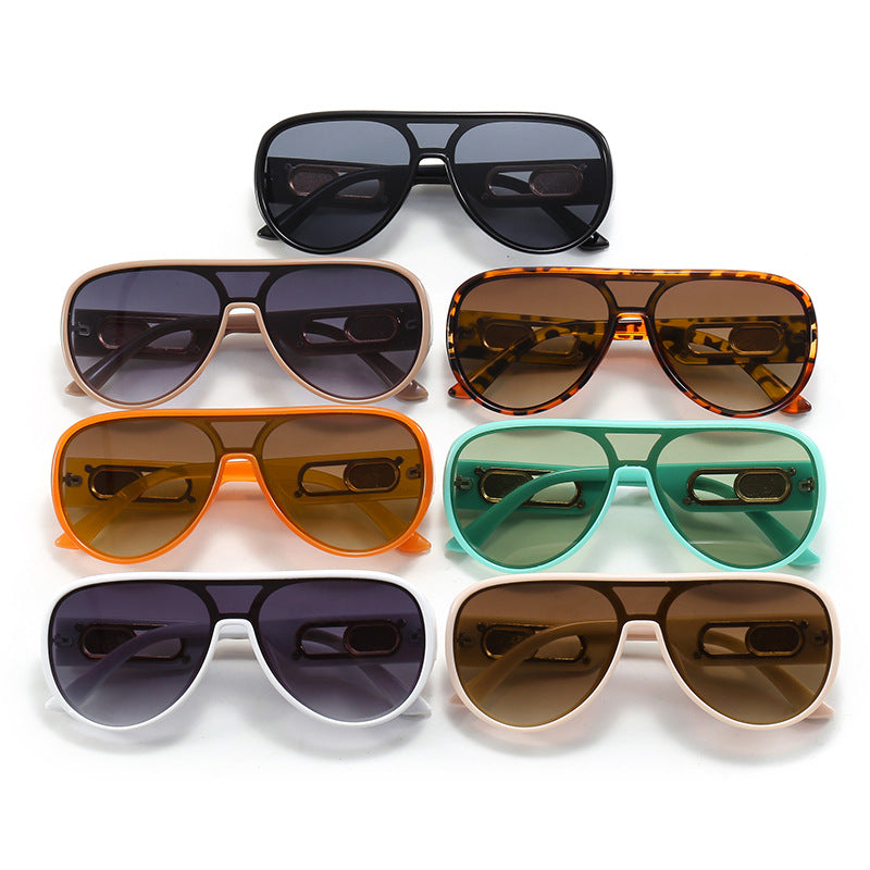 Damen Elegante Oversize-Sonnenbrille mit Designer-Details Karnz