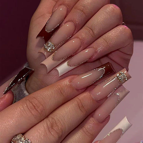 Kunstvolle Nagelverlängerungen mit Glitzerverzierungen Karnz