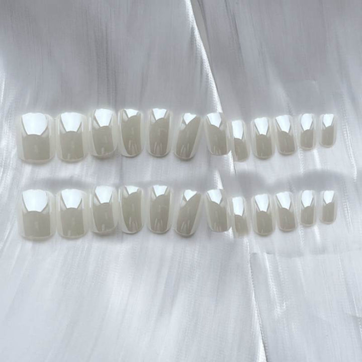 Premium Glänzendes Press-On Nageldesign Set Karnz