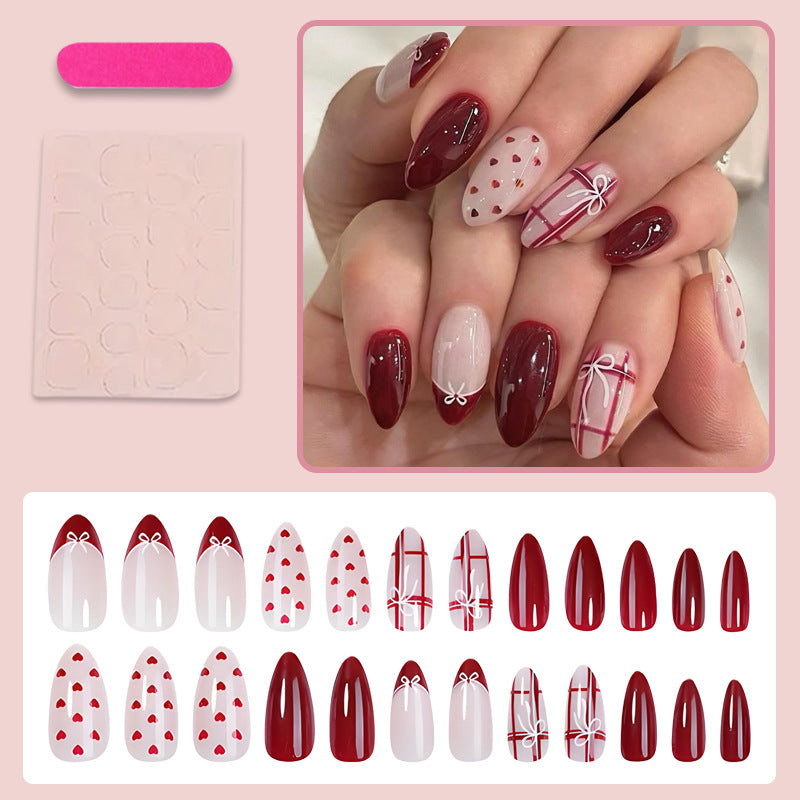 Kunstnagelset mit verspielten Herzen und eleganten Schleifen Karnz