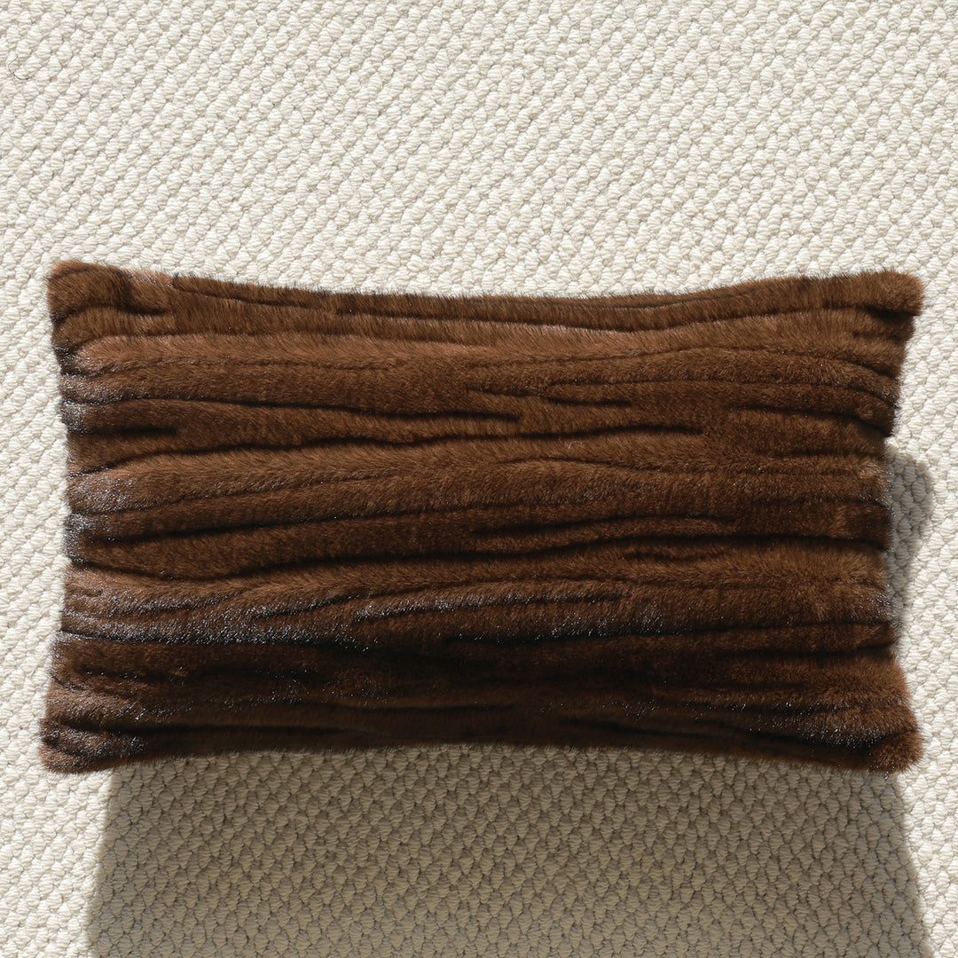 Luxuriöses Kissen mit Kunstlederbezug