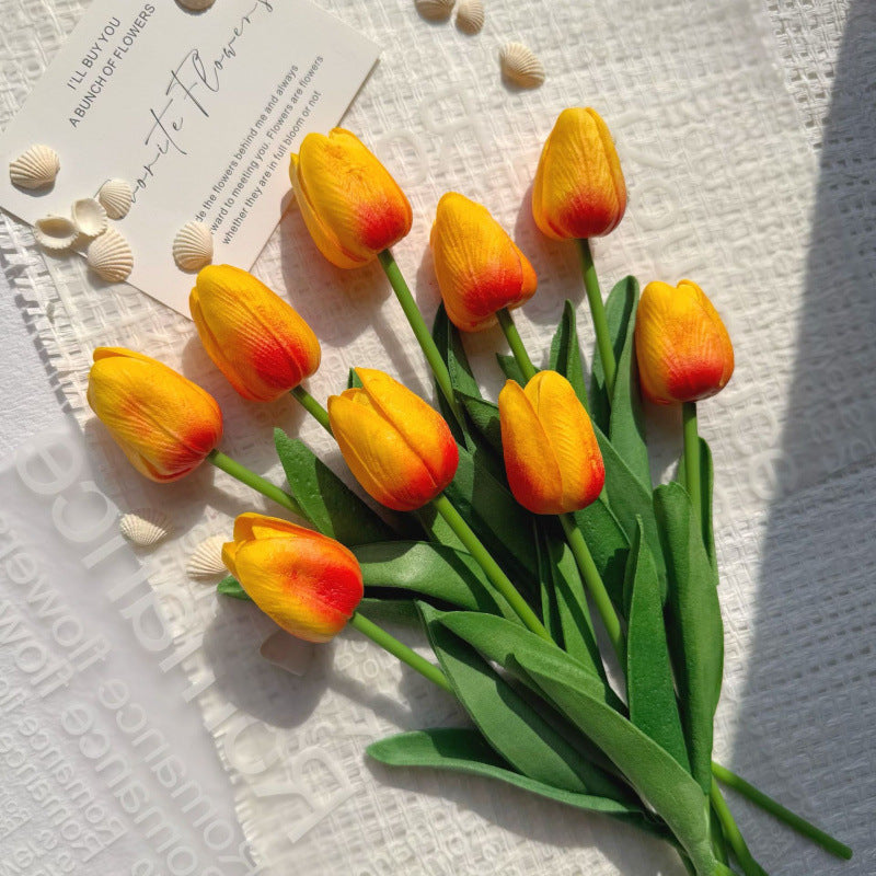 Realistische künstliche Tulpenstrauß