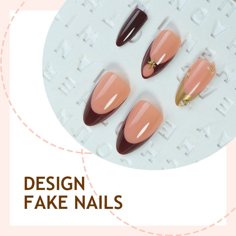 Künstliche Nagelkollektion mit luxuriösen Designs und glamourösen Verzierungen Karnz