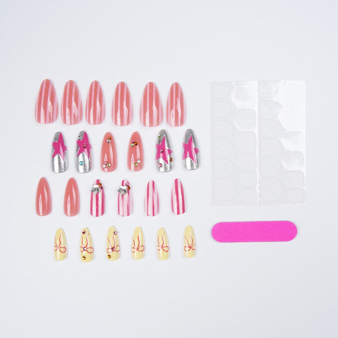 Kreatives Kunstnagelset Karnz