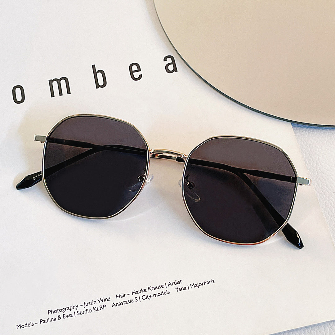 Damen elegante Sonnenbrille mit auffälliger Rahmenstruktur Karnz