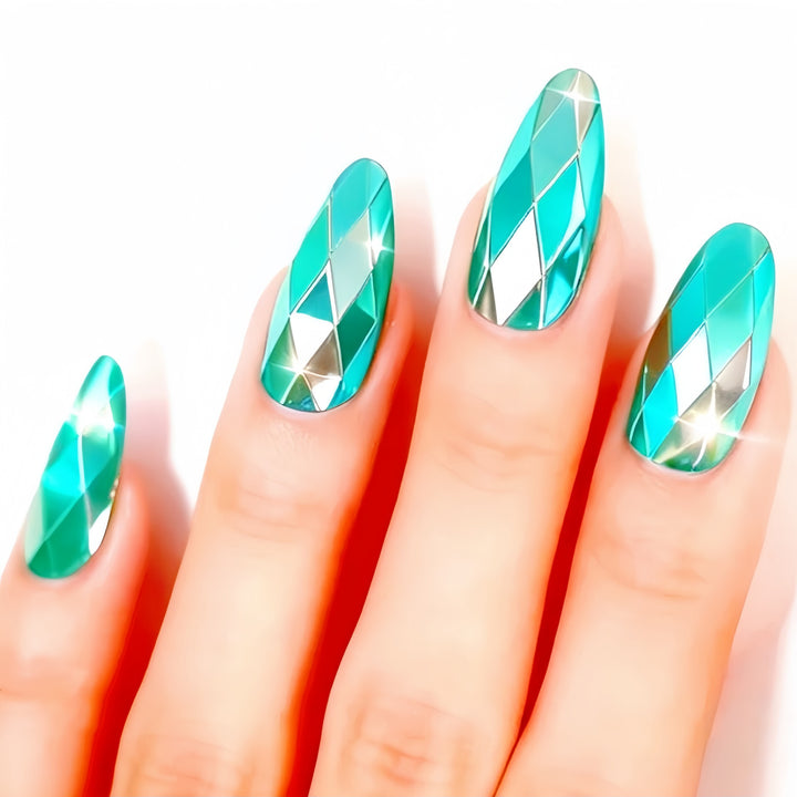 Kunstnägel mit Facettiertem Design Karnz