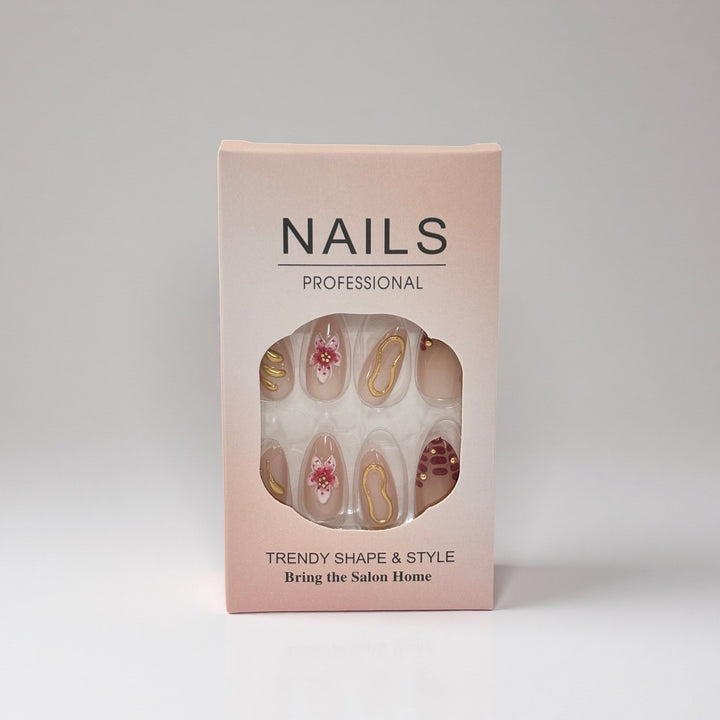 Künstlerische Nagelkunst Karnz