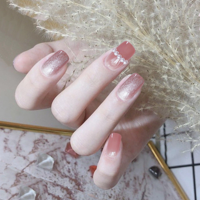 Elegante Perlen- und Glitzer-Press-On-Nagelkunst