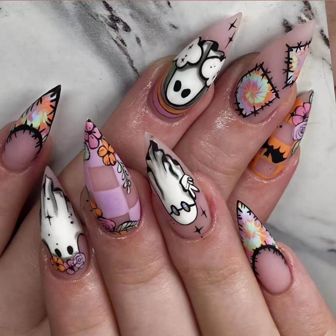 Kunstnagelset mit kreativen Geister- und Halloweenmotiven Karnz
