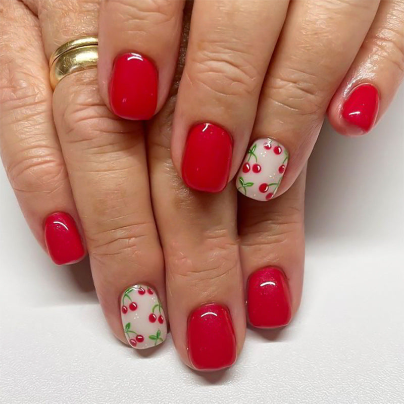 Kreative Nagelkunst mit fruchtigem Kirschdesign Karnz