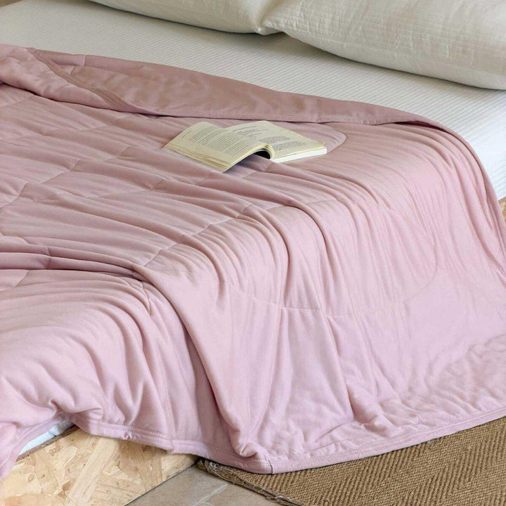 Leichte gesteppte Sommerdecke aus Mikrofaser mit atmungsaktiver Klimafüllung