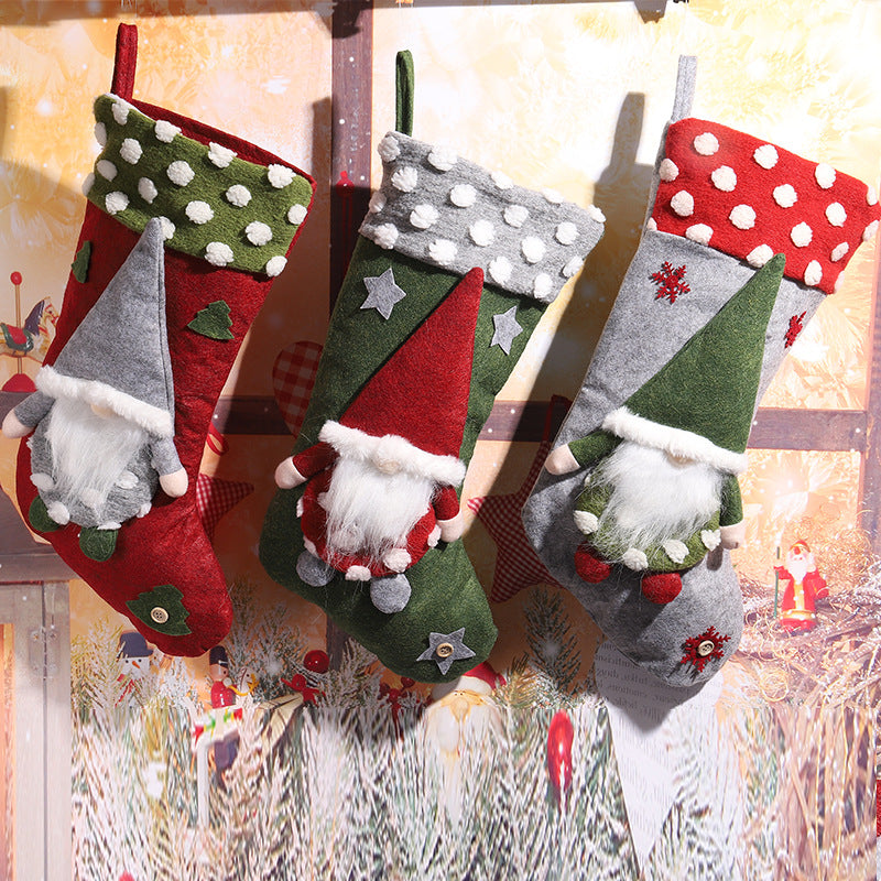 Niedlicher Weihnachtsstrumpf mit Gnom-Motiv Karnz