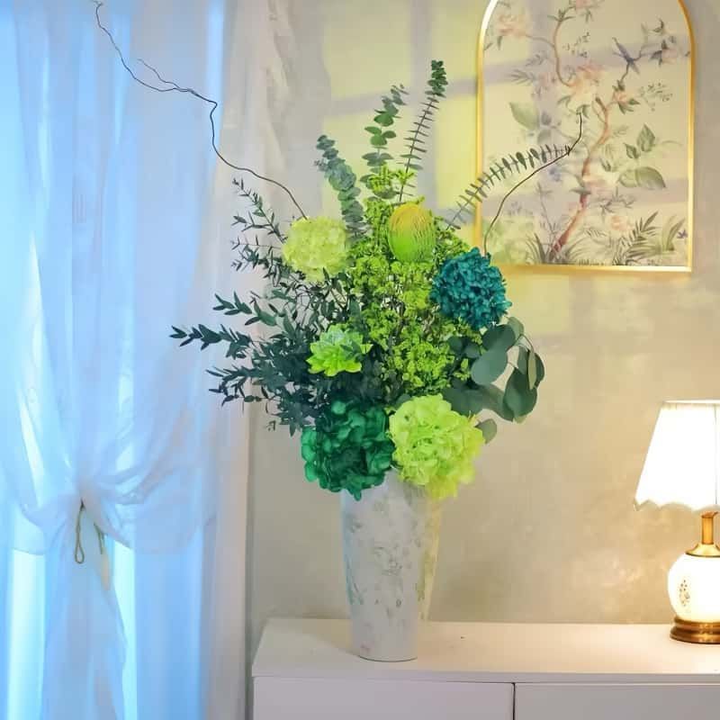 Elegante künstlerische Blumenanordnung