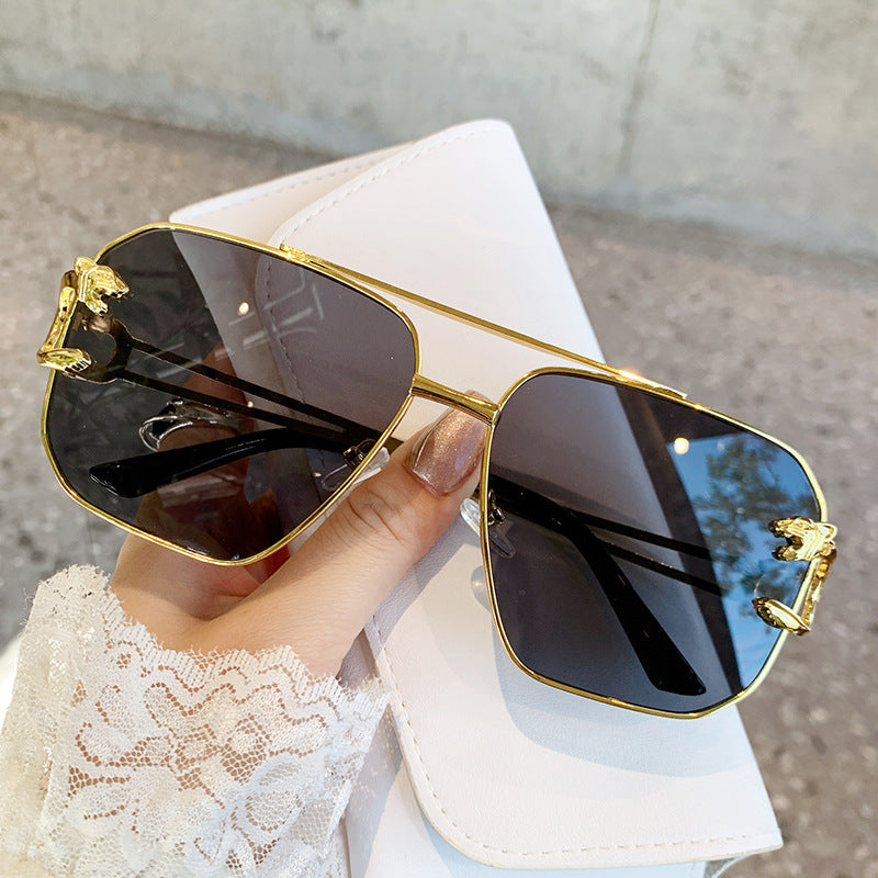 Damen quadratische Sonnenbrille mit luxuriösem Metallrahmen Karnz