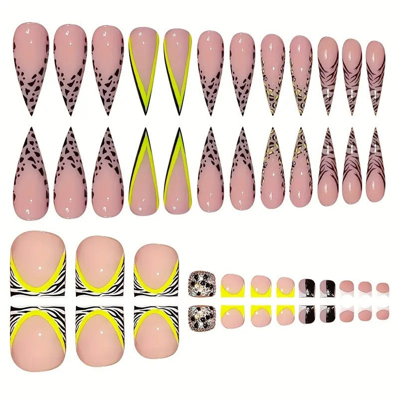 Dekorative geometrische Nagelverzierungen Karnz