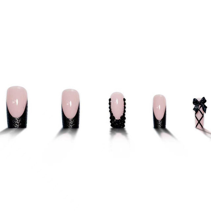 Stiletto-Nagelkunstverlängerungen mit dekorativen Akzenten Karnz