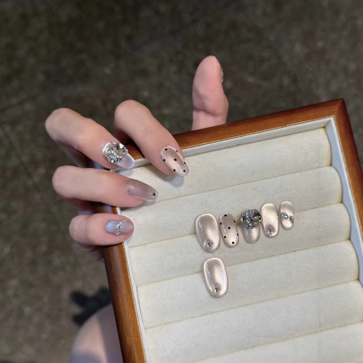 Dekorative Strass Nagelkunst Tipps