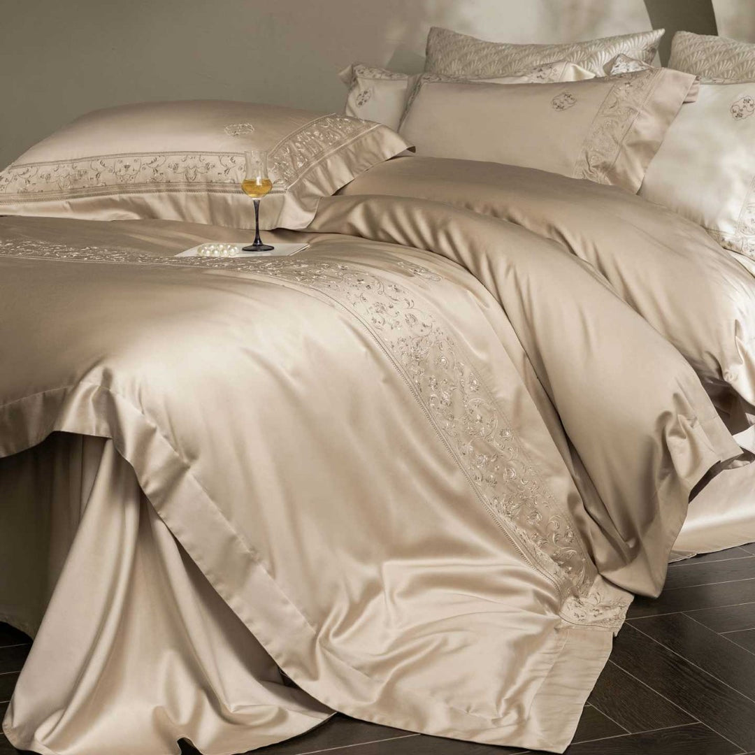 Seiden-Satin bestickte Bettwäsche mit aufwändigem Rand