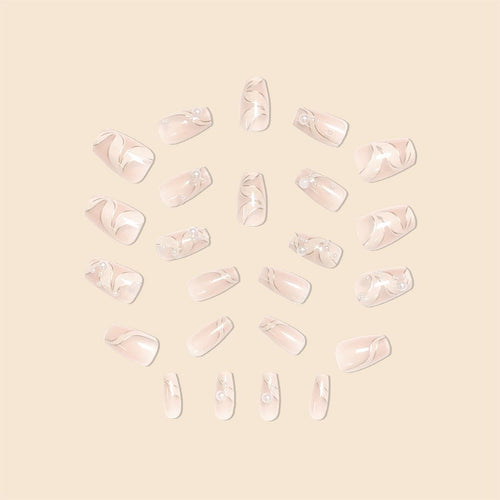 Elegante mit Perlen verzierten Acryl-Nagelverlängerungen