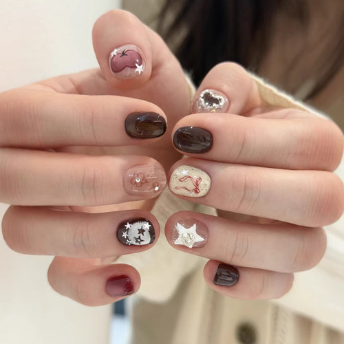 Künstlerische Press-On-Nageldesigns