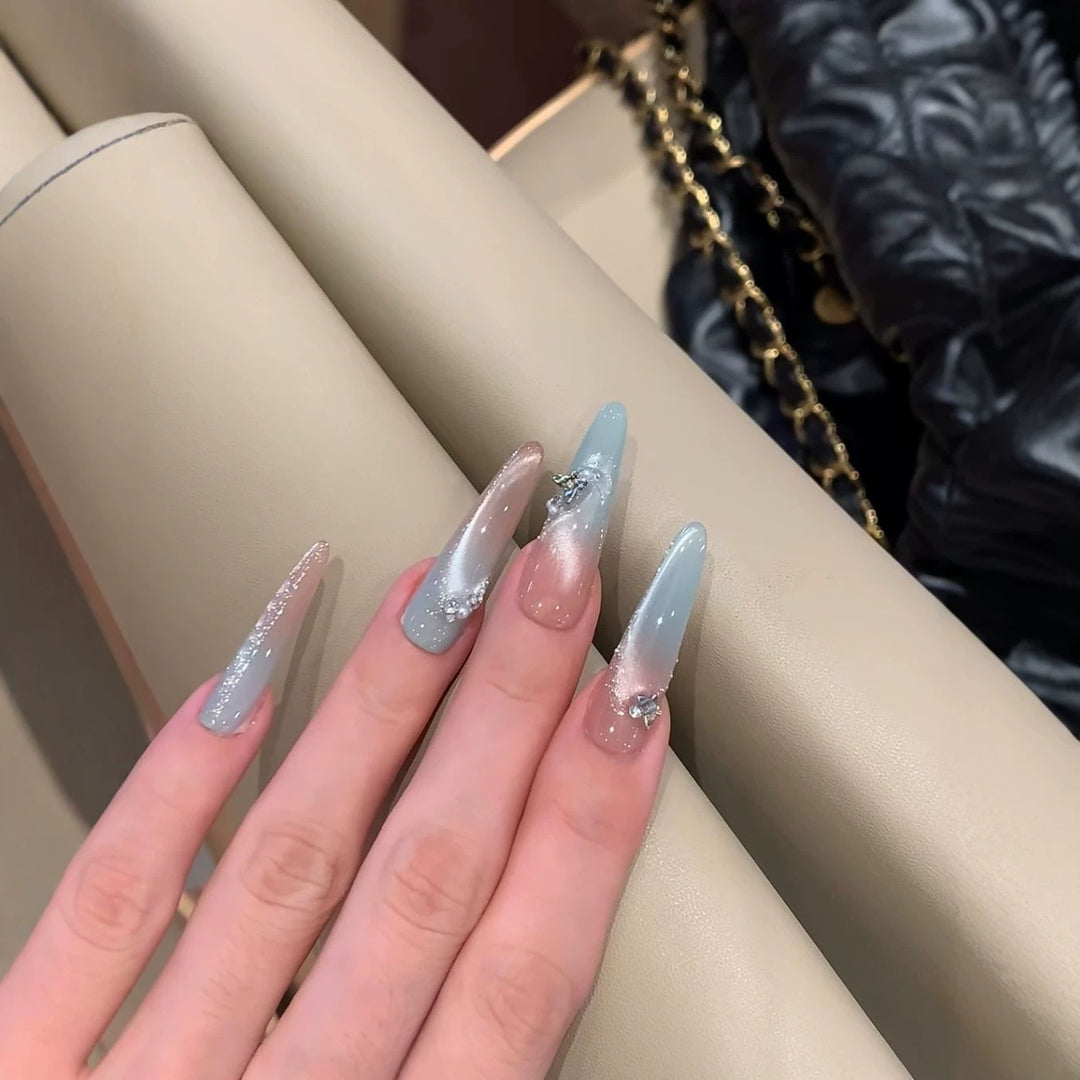 Künstlerische Ombre Stiletto Nagelverlängerungen