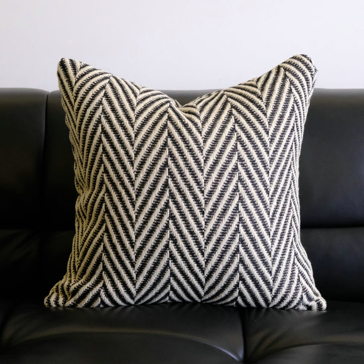 Strukturierter Chevron-Muster-Wurfkissen