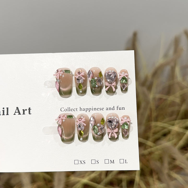 Künstlerisches florales Nagelkunst Press-On Set