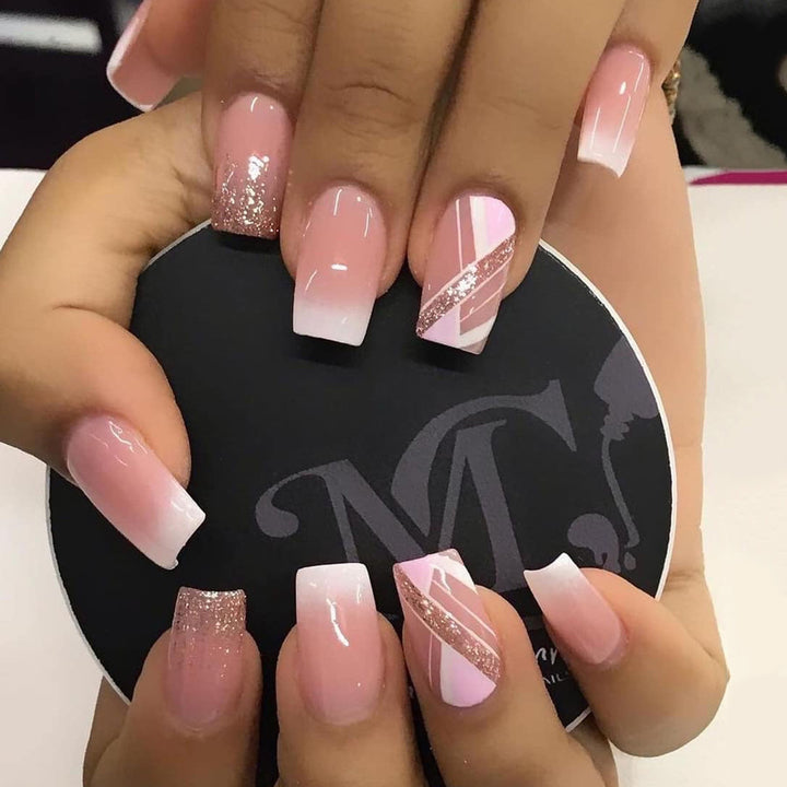 Glamouröses French Tip Press-On Nagelkunst Set