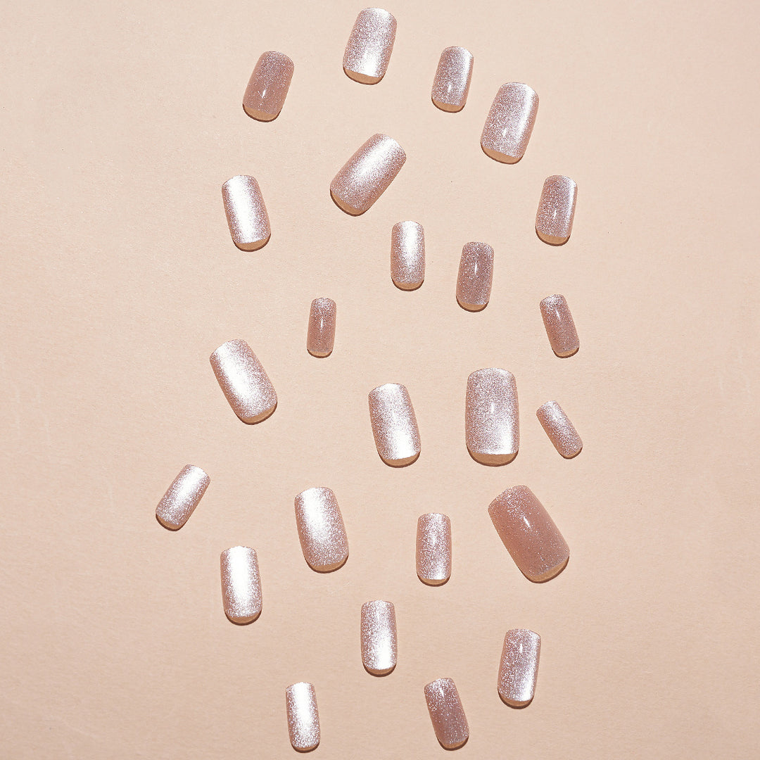 Glamouröses Kunstnagelset mit Glitzer- und Ombre-Effekt Karnz