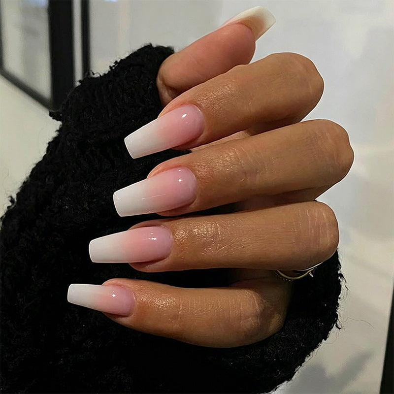 Elegante Verlängerungsnägel mit Ombre-Effekt Karnz