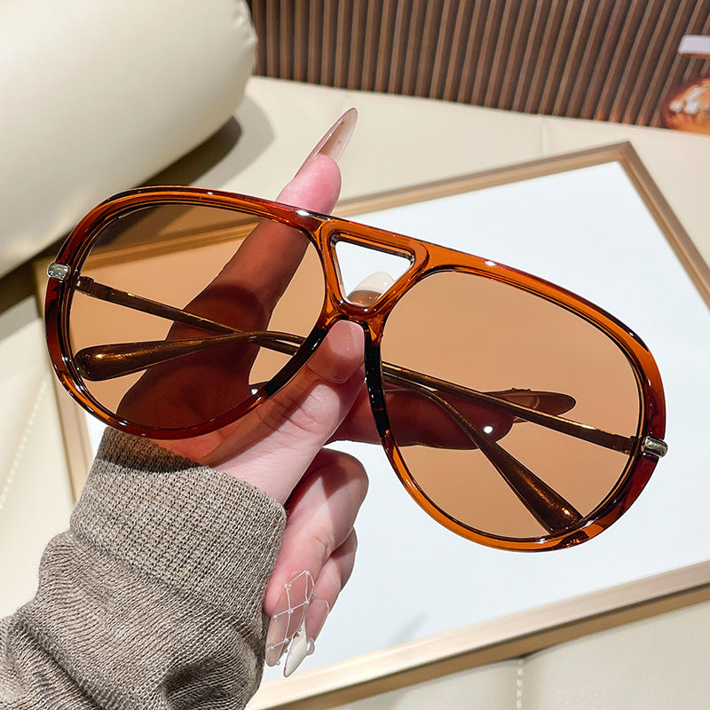 Damen Sonnenbrille im extravagantem Design mit markanten Gläsern Karnz