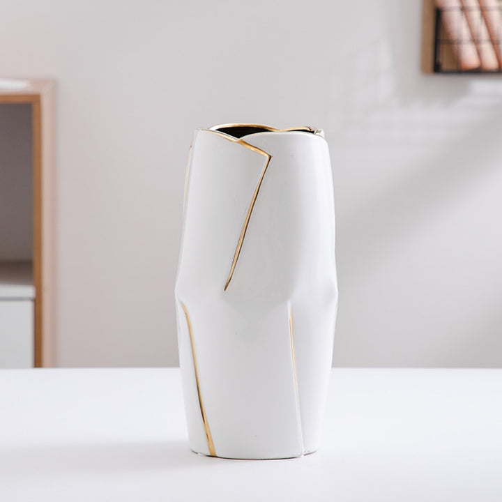 Dekorative Keramikvase mit goldener Akzentuierung Karnz