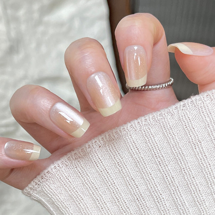 Elegante French Tip Press-On Nägel mit Schimmer-Effekt Karnz