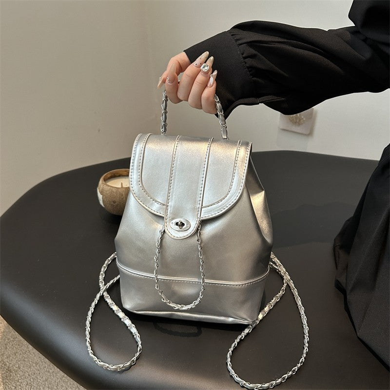 Eleganter Rucksack mit Kettendetails