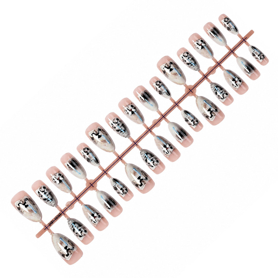 Kunstnagelset mit eleganten floralen Motiven und geplotteten Designs Karnz