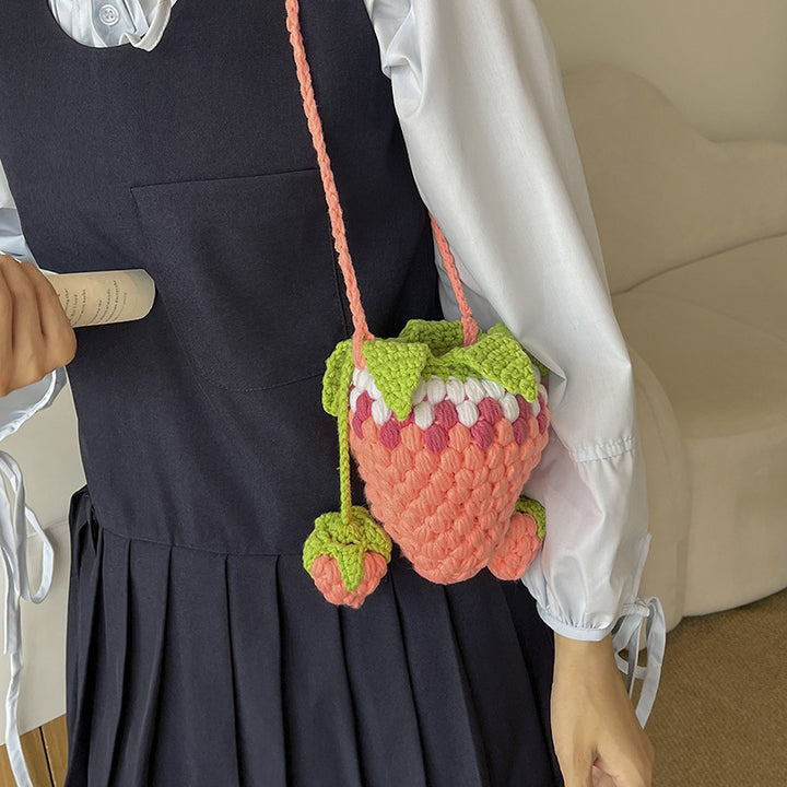 Dekorative Häkelerdbeere