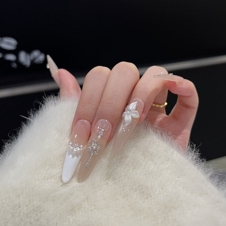 Ausgefallenes Press-On-Nageldesign Karnz