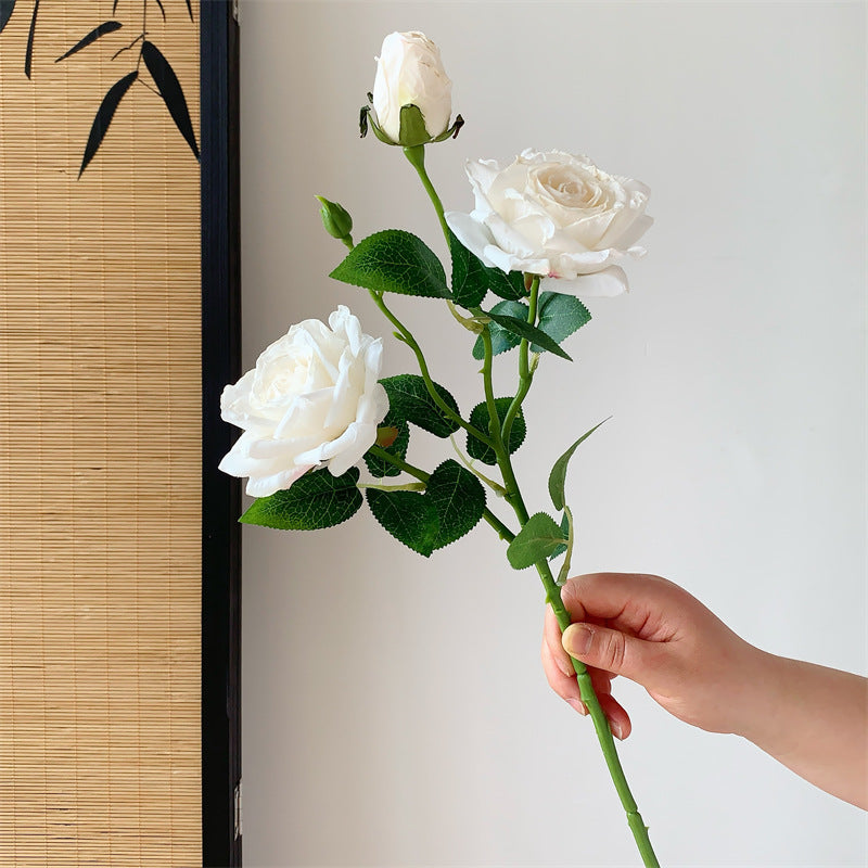 Elegante künstliche Rosenstängel