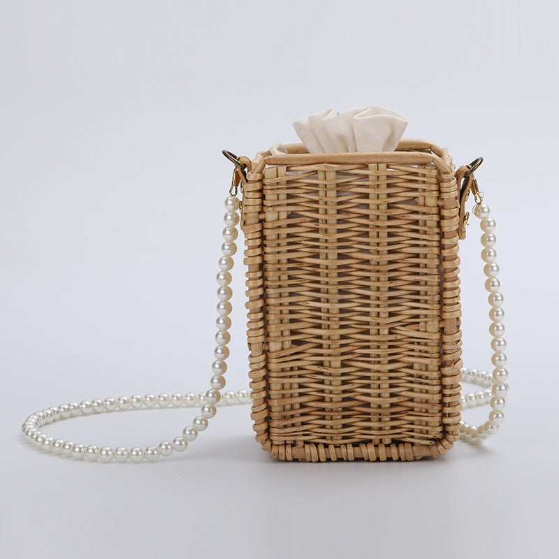 Damen Handtasche aus geflochtenem Material mit Perlenakzenten Karnz