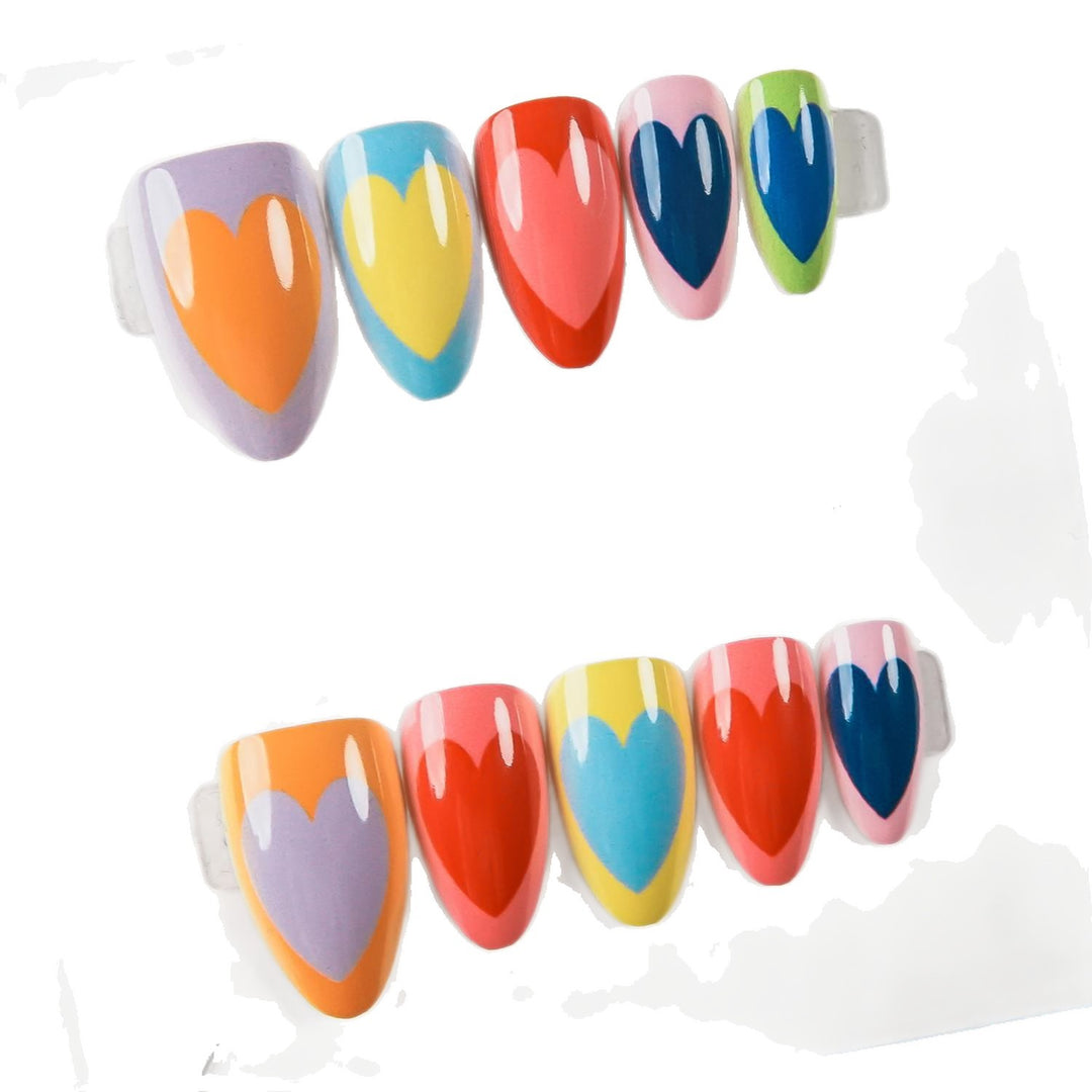 Kreatives Herzdesign Press-On Nagelset