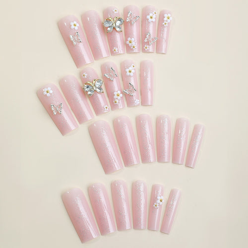 Kunstnagelset mit eleganten 3D-Blüten und Glitzerdetails Karnz