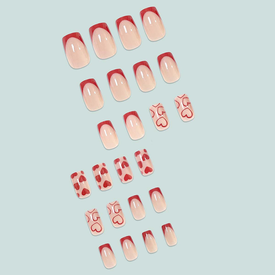 Kunstvolle Nail Art mit Herz-Design Karnz