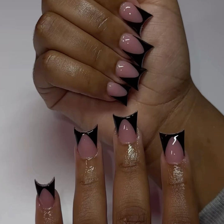 Elegante Stiletto Press-On Nagelerweiterungen Karnz