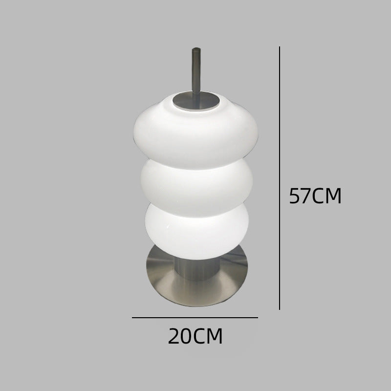 Moderne Tischlampe mit skulpturalem Design