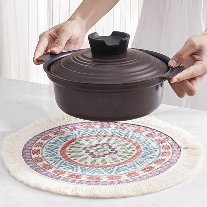 Runder flachgewebter Baumwoll-Teppich mit Mandala-Motiv und dekorativen Fransen Karnz