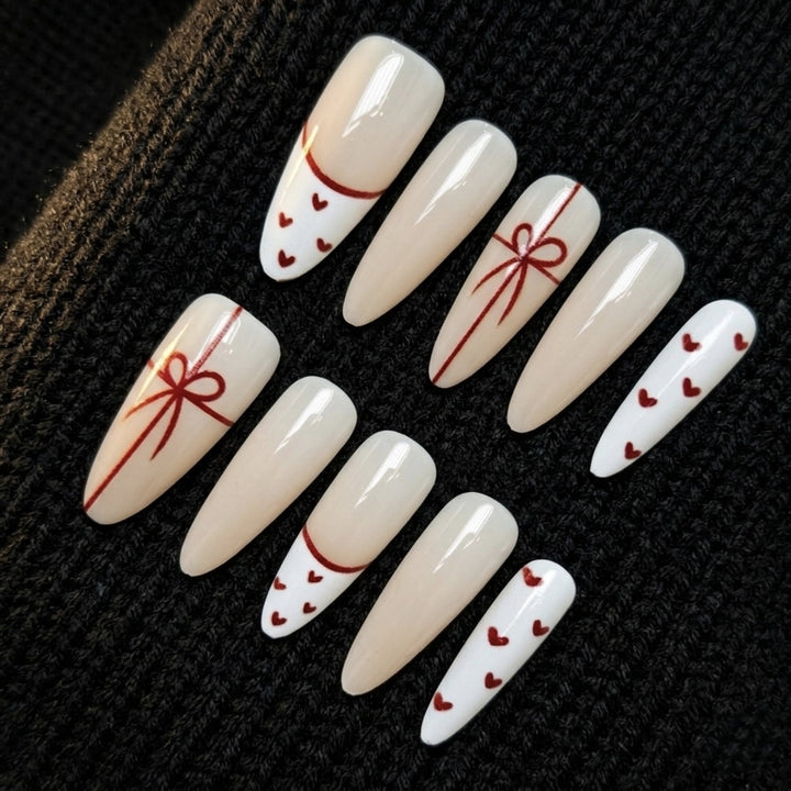 Wiederverwendbares wasserdichtes Press-On-Nagelset mit Herzdesign