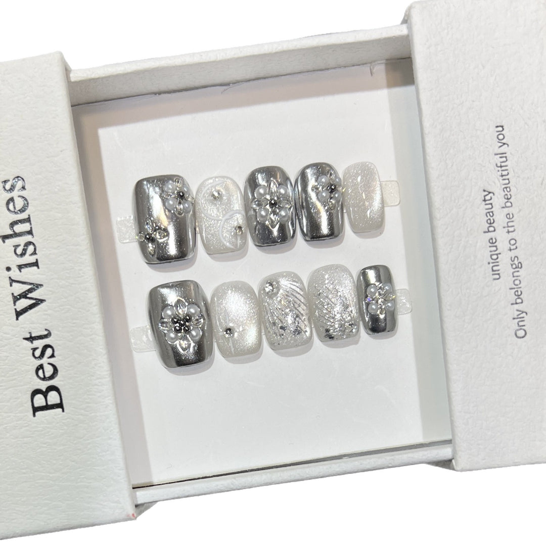 Dekoratives Silber Press-On Nagelset Karnz