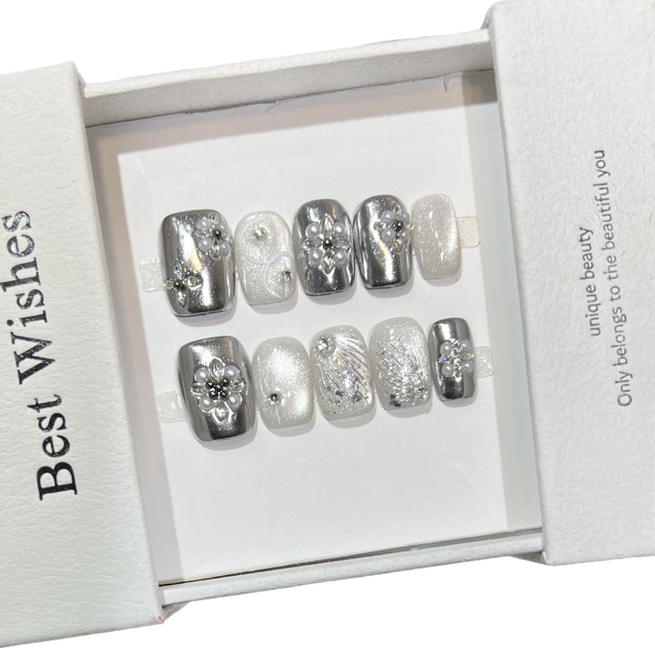 Dekoratives Silber Press-On Nagelset Karnz