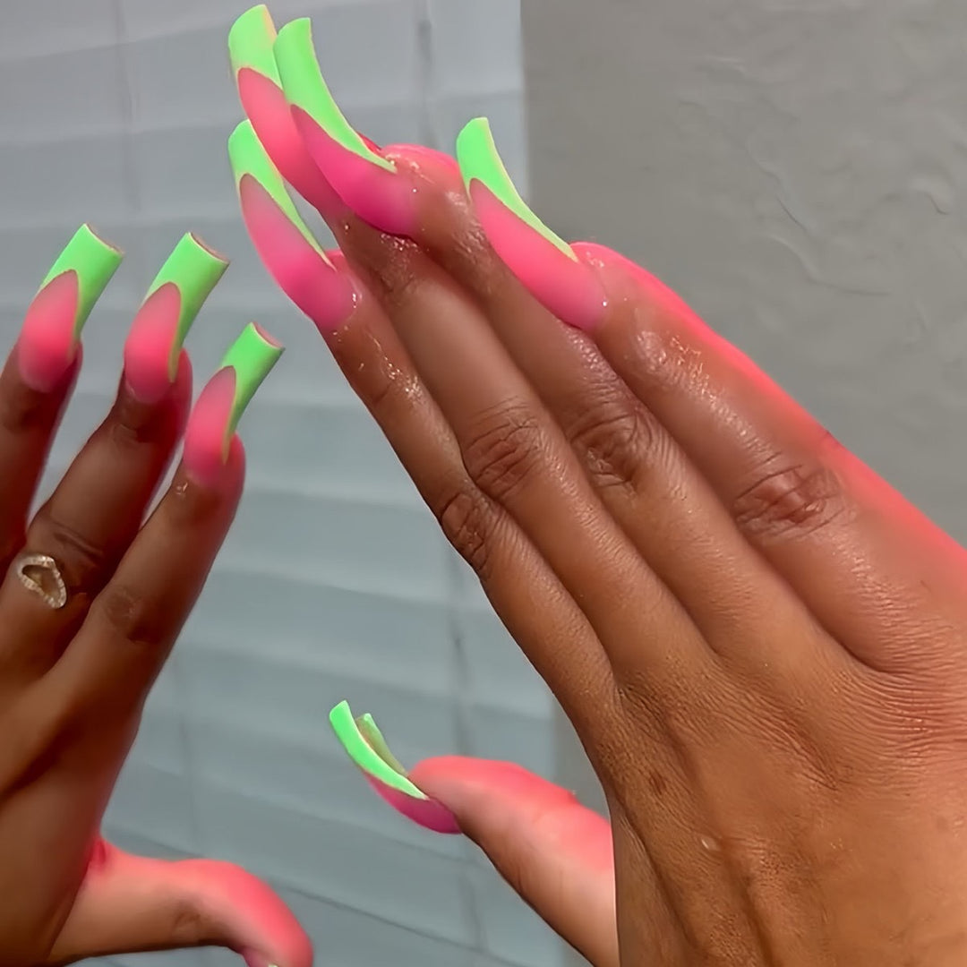 Lange skulptierte Acrylnagelverlängerungen Karnz