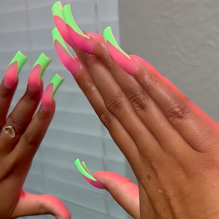 Lange skulptierte Acrylnagelverlängerungen Karnz